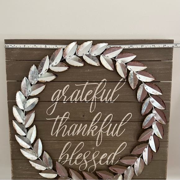 Grateful Thankful Blessed Shiplap Wood Plaque Sign With Galvanized Metal Wreath - Picture 12 of 15